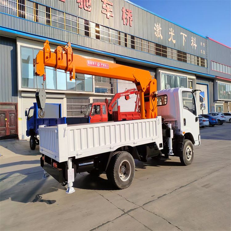 山阴县三轮随车吊定制 农用改装机自备吊中瑞长期出售